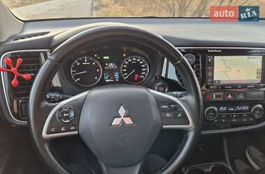 Внедорожник / Кроссовер Mitsubishi Outlander 2012 в 