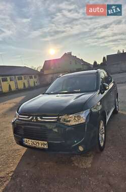 Внедорожник / Кроссовер Mitsubishi Outlander 2012 в 