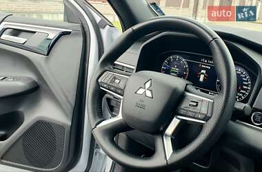 Внедорожник / Кроссовер Mitsubishi Outlander 2022 в 