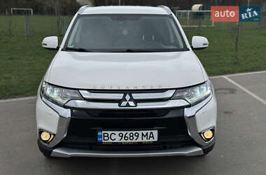 Позашляховик / Кросовер Mitsubishi Outlander 2016 в 