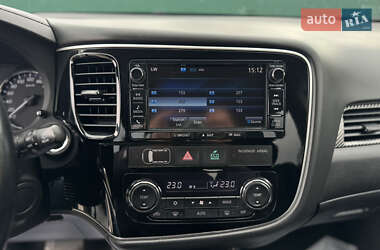 Позашляховик / Кросовер Mitsubishi Outlander 2016 в 