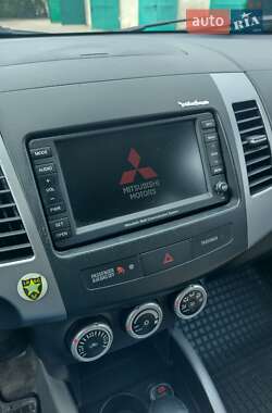 Позашляховик / Кросовер Mitsubishi Outlander 2008 в 