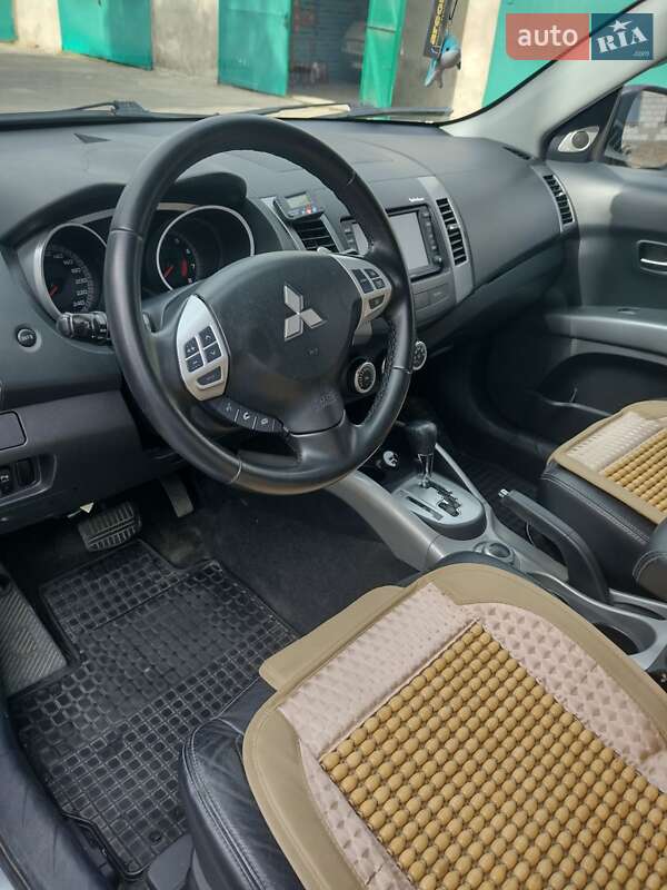 Позашляховик / Кросовер Mitsubishi Outlander 2008 в Рені фото 8 Позашляховик / Кросовер Mitsubishi Outlander 2008 в Рені