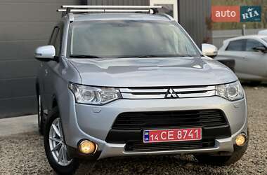 Позашляховик / Кросовер Mitsubishi Outlander 2015 в 
