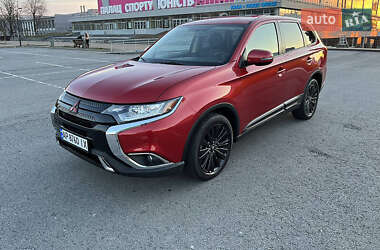 Внедорожник / Кроссовер Mitsubishi Outlander 2019 в 