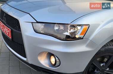 Позашляховик / Кросовер Mitsubishi Outlander 2011 в 