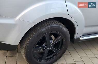 Позашляховик / Кросовер Mitsubishi Outlander 2011 в 