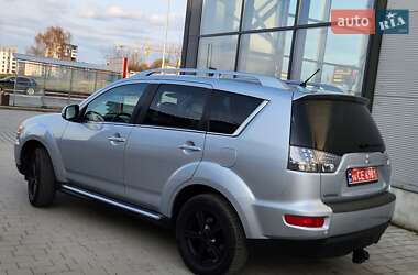 Позашляховик / Кросовер Mitsubishi Outlander 2011 в 