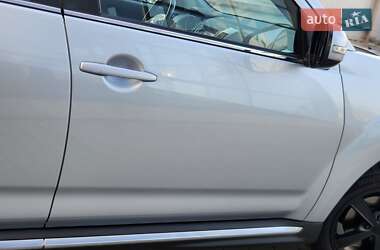 Позашляховик / Кросовер Mitsubishi Outlander 2011 в 