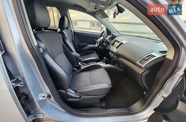 Позашляховик / Кросовер Mitsubishi Outlander 2011 в 