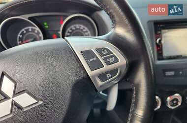 Позашляховик / Кросовер Mitsubishi Outlander 2011 в 