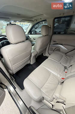 Позашляховик / Кросовер Mitsubishi Outlander 2008 в 