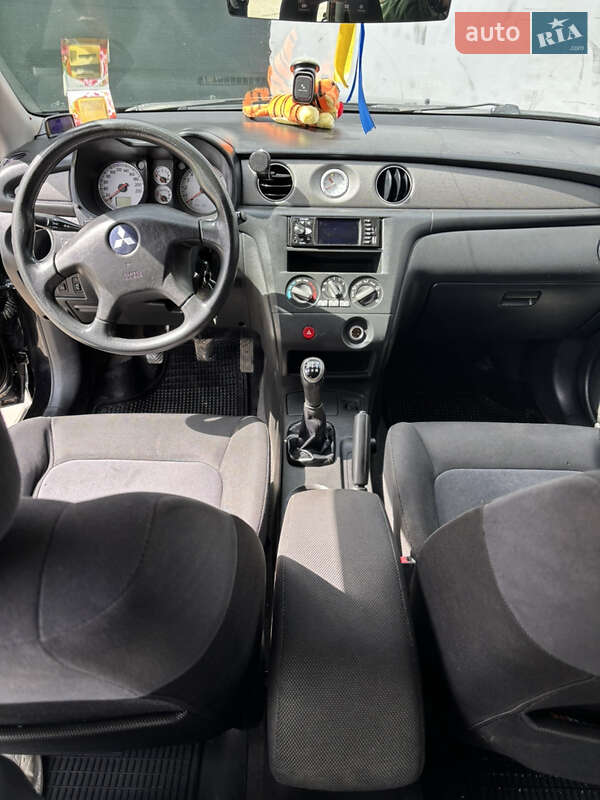 Внедорожник / Кроссовер Mitsubishi Outlander 2005 в Херсоне
