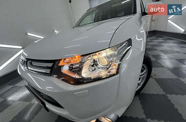 Позашляховик / Кросовер Mitsubishi Outlander 2014 в 