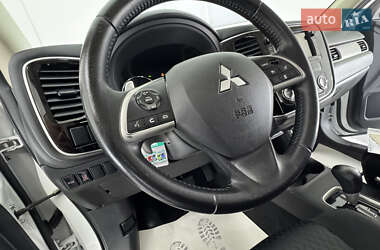 Позашляховик / Кросовер Mitsubishi Outlander 2014 в 