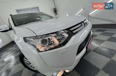 Позашляховик / Кросовер Mitsubishi Outlander 2014 в 