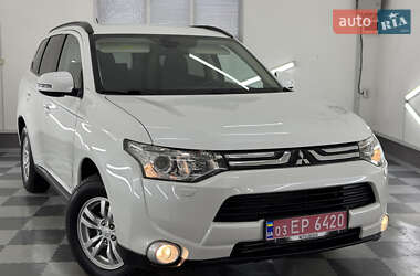 Позашляховик / Кросовер Mitsubishi Outlander 2014 в 