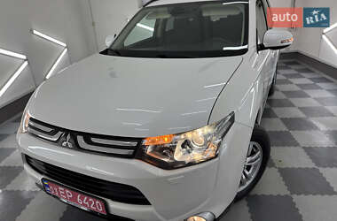 Позашляховик / Кросовер Mitsubishi Outlander 2014 в 
