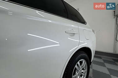 Позашляховик / Кросовер Mitsubishi Outlander 2014 в 