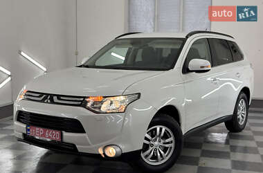 Позашляховик / Кросовер Mitsubishi Outlander 2014 в 