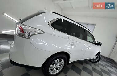 Позашляховик / Кросовер Mitsubishi Outlander 2014 в 