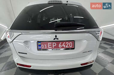 Позашляховик / Кросовер Mitsubishi Outlander 2014 в 