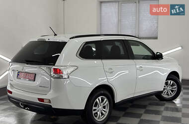 Позашляховик / Кросовер Mitsubishi Outlander 2014 в 