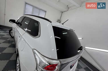 Позашляховик / Кросовер Mitsubishi Outlander 2014 в 