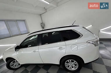 Позашляховик / Кросовер Mitsubishi Outlander 2014 в 