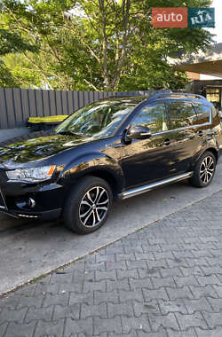 Mitsubishi Outlander 2011