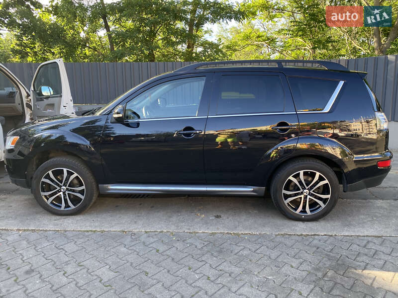 Внедорожник / Кроссовер Mitsubishi Outlander 2011 в Черновцах