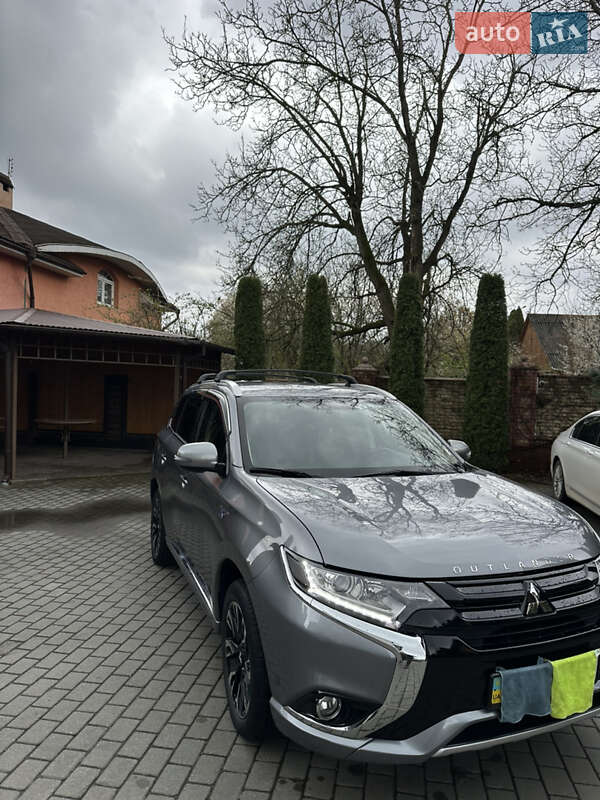 Позашляховик / Кросовер Mitsubishi Outlander 2018 в Чернівцях