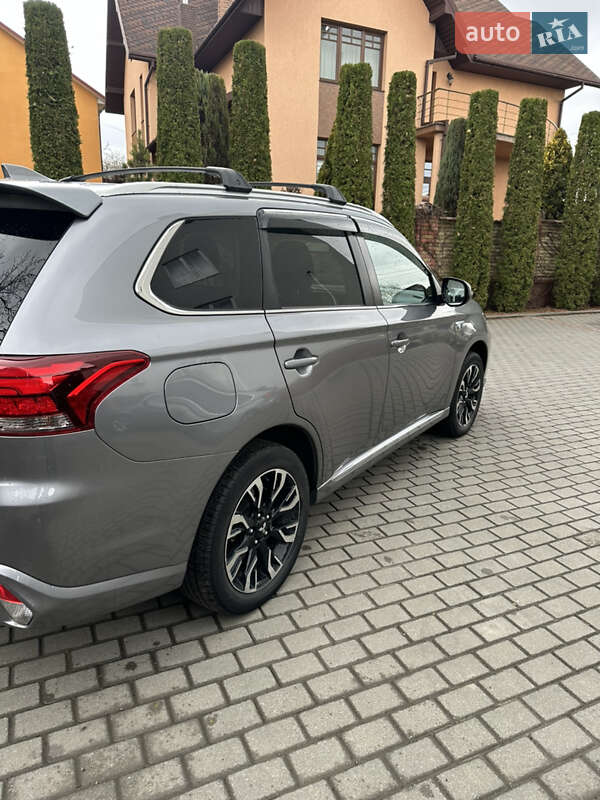 Позашляховик / Кросовер Mitsubishi Outlander 2018 в Чернівцях