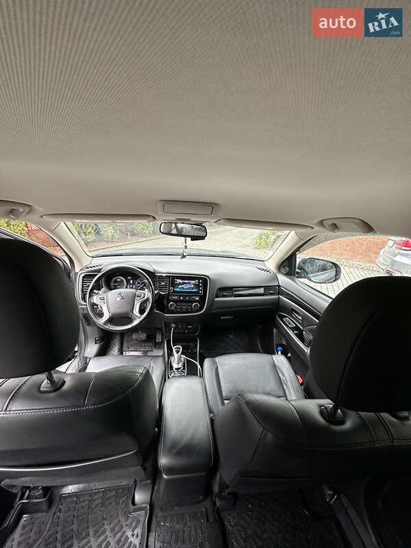 Позашляховик / Кросовер Mitsubishi Outlander 2018 в Чернівцях