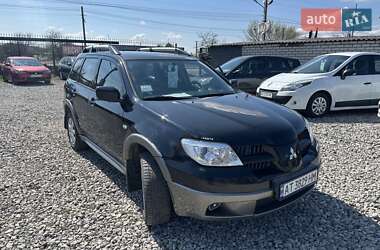 Внедорожник / Кроссовер Mitsubishi Outlander 2005 в 