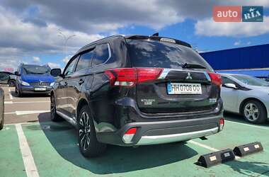 Внедорожник / Кроссовер Mitsubishi Outlander 2018 в 