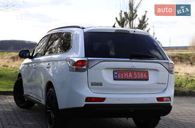 Внедорожник / Кроссовер Mitsubishi Outlander 2013 в 