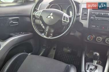 Позашляховик / Кросовер Mitsubishi Outlander 2011 в 