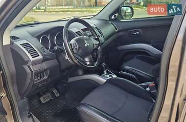 Позашляховик / Кросовер Mitsubishi Outlander 2011 в 
