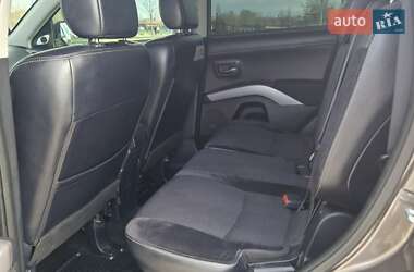 Позашляховик / Кросовер Mitsubishi Outlander 2011 в 