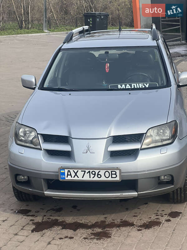 Позашляховик / Кросовер Mitsubishi Outlander 2003 в 