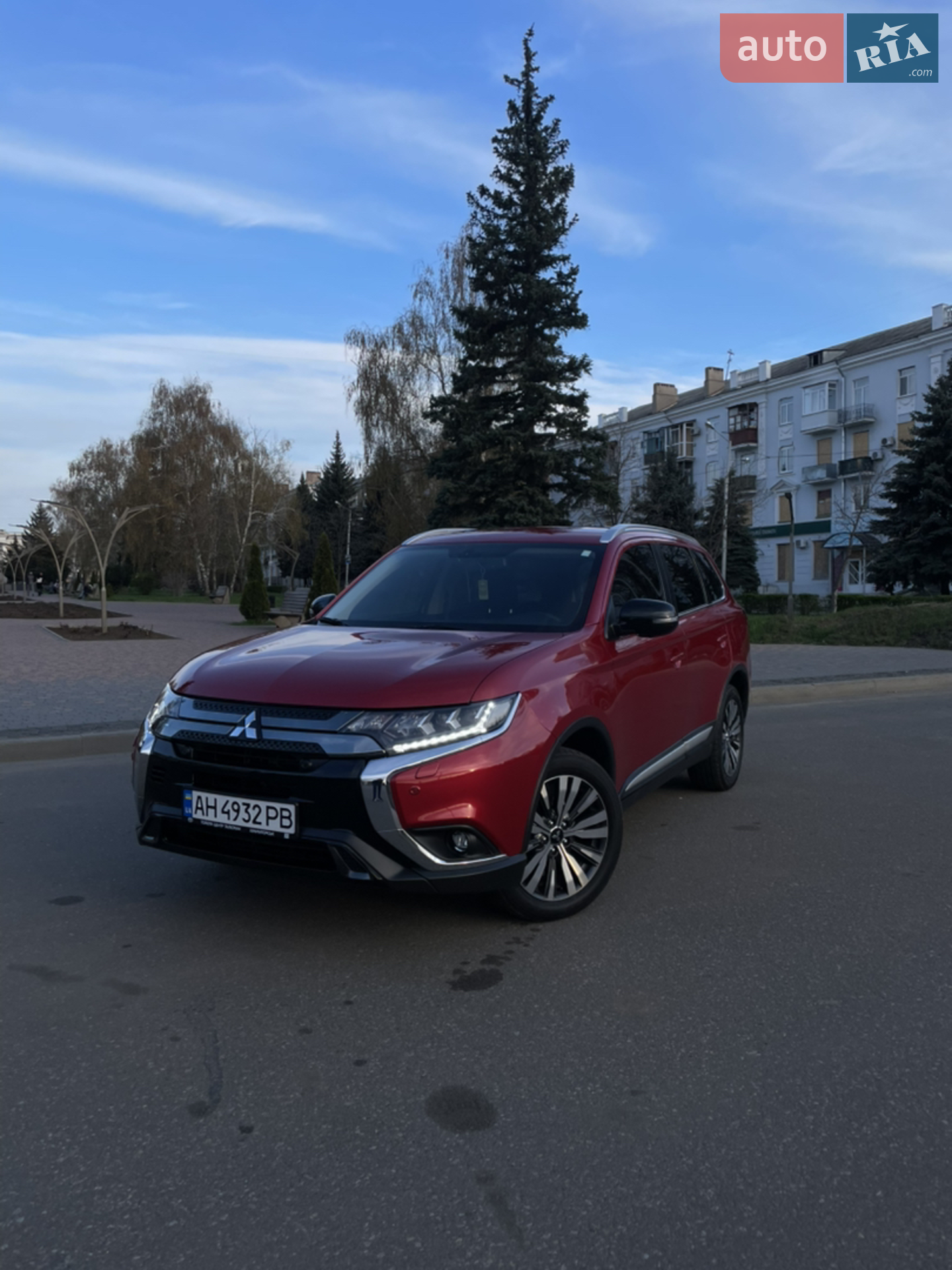 2019 Mitsubishi Outlander - фото 1