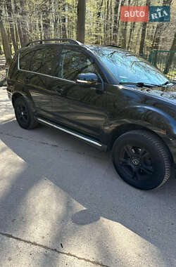 Внедорожник / Кроссовер Mitsubishi Outlander 2011 в 