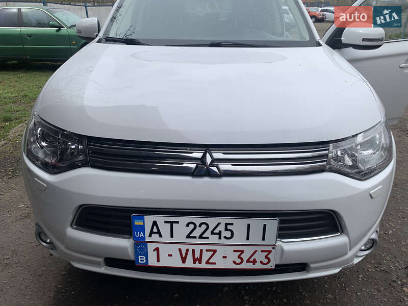 Внедорожник / Кроссовер Mitsubishi Outlander 2014 в Ивано-Франковске