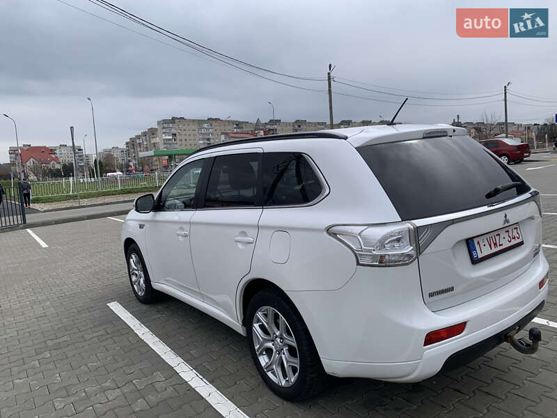 Внедорожник / Кроссовер Mitsubishi Outlander 2014 в Ивано-Франковске