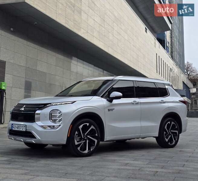 Позашляховик / Кросовер Mitsubishi Outlander 2023 в Харкові