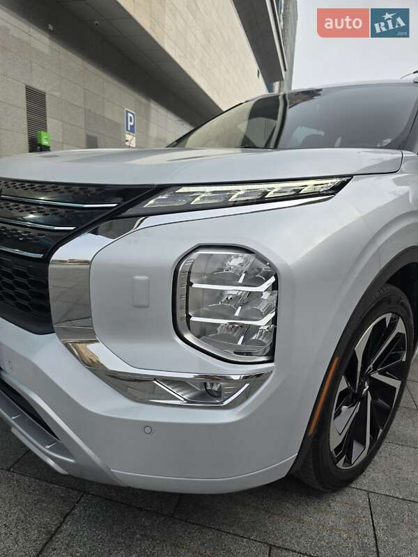 Позашляховик / Кросовер Mitsubishi Outlander 2023 в Харкові