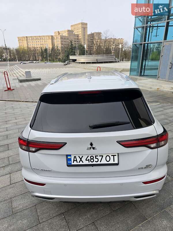 Позашляховик / Кросовер Mitsubishi Outlander 2023 в Харкові