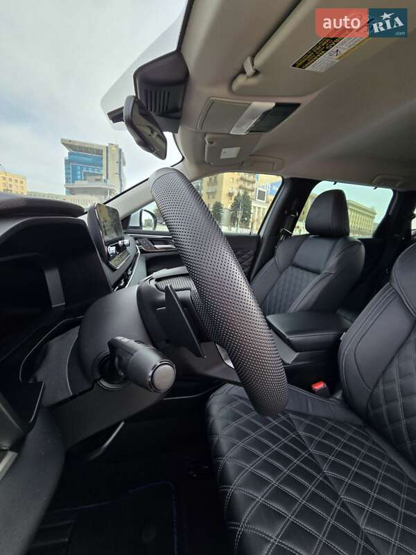 Позашляховик / Кросовер Mitsubishi Outlander 2023 в Харкові