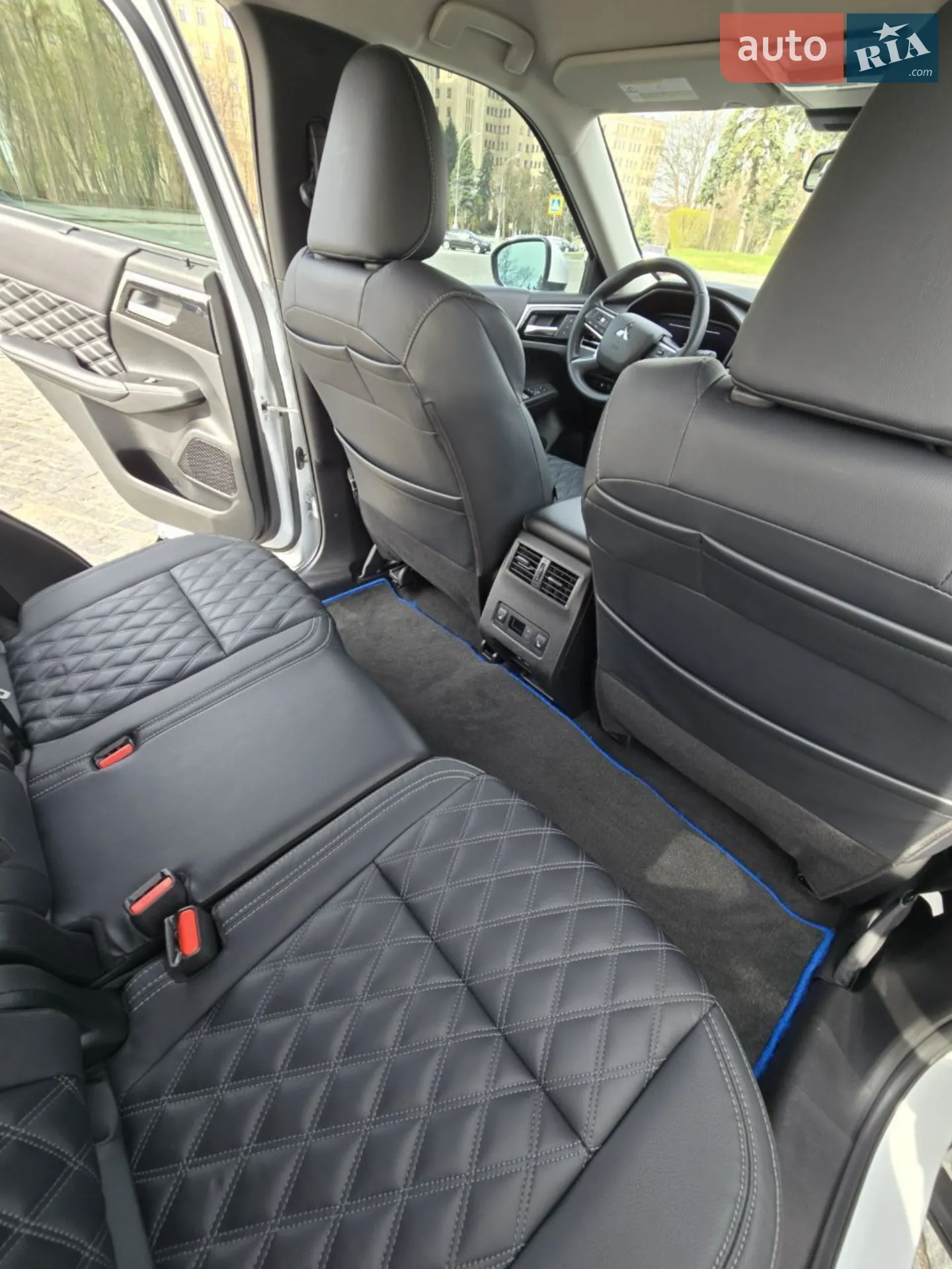 2023 Mitsubishi Outlander - мініатюра 21